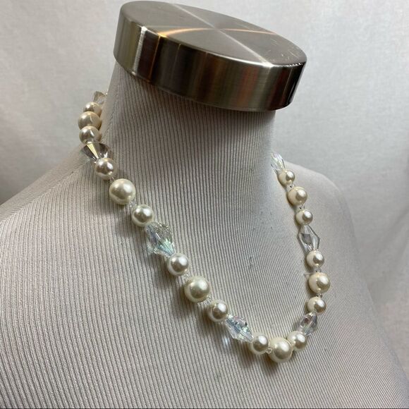 New Without Tags Faux Pearl and Crystal Necklace - Picture 8 of 9